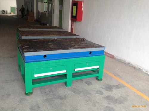 鑄鐵工作臺、專業檔案柜與量具在現代辦公與工業場景中的核心作用