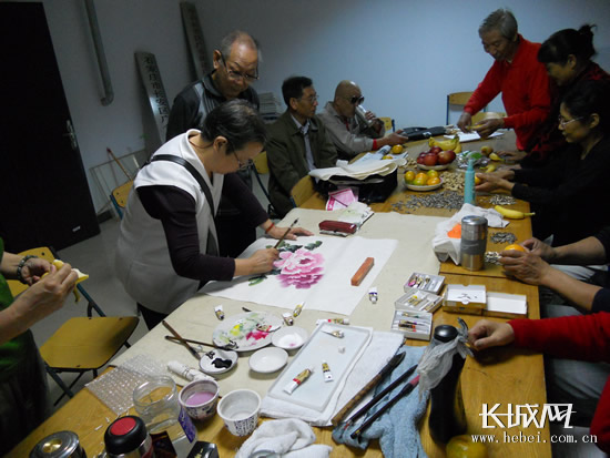 丹青寄晚晴，翰墨頌重陽——石家莊市社區成功舉辦老年書畫展活動
